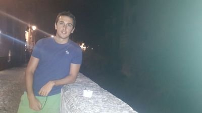 Granadino y químico,aficionado a todo tipo de deportes.