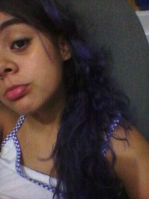 Confusa ,Complicada , Chata , Irritante, Irônica, Arrogante, Ciumenta , Problematica :/