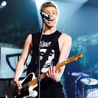 idk man i  just really love luke hemmings