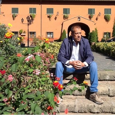 non abbiamo bisogno di chissà quali grandi cose o chissà quali grandi uomini, abbiamo solo bisogno di più gente onesta.. (B.Croce)