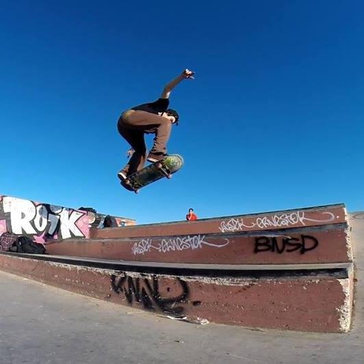 El skate me puede... ╰ɵ───ɵ╯