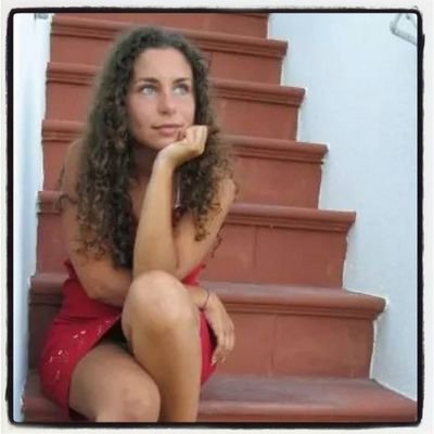 Ale_Canni's profile picture. Ho imparato a scrivere a quattro anni e da allora non mi sono più fermata. #Giornalista, #scrittrice, #pittrice e #videomaker... Comunicare è il mio mestiere!