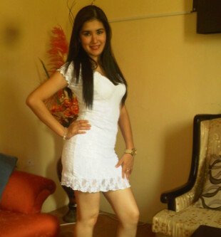 Soy alegre, arriesgada muy amiguera ☺Amo a DIOS y a mi familia soy súper feliz risueña y muy sentimental ♥ me encanta bailar mis sueños estar en una academia ★