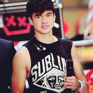 Hello this is a free follow so PLEASE GO FOLLOW @5sosassislife i will follow back on that account and if you follow already then thank you and ily :):):)