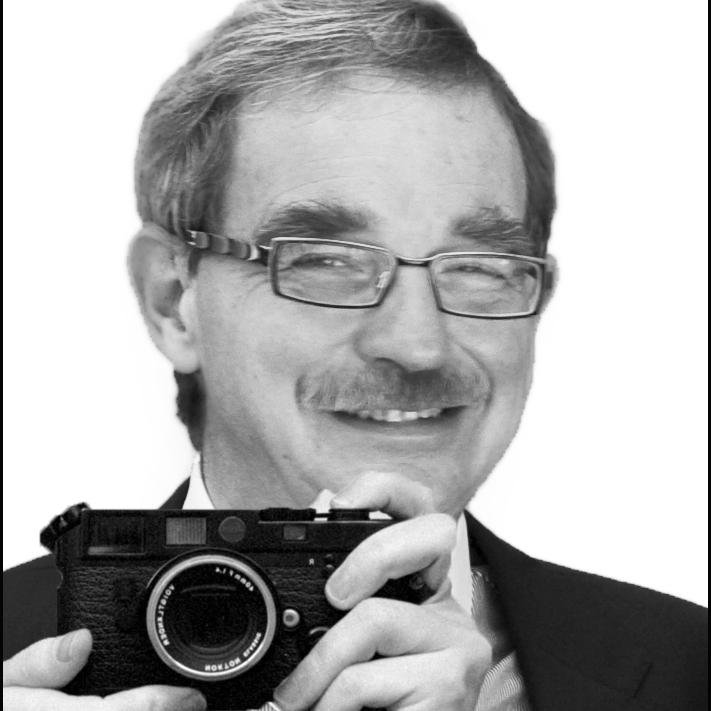 Passionné par la photographie argentique & numérique, je propose avec Studio-plus.fr des stages d'initiation pour débutants jusqu'aux plus expérimentés
