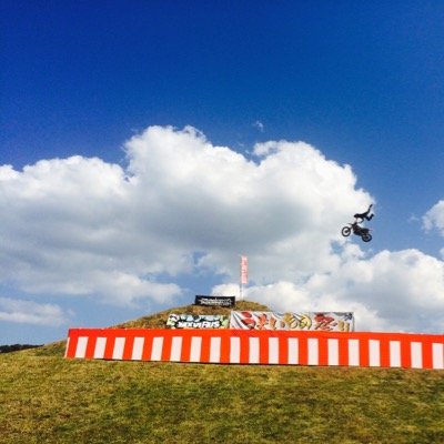 舟口 そういえば最近解せない事が一つ マクドでやってるヘーホンホヘホハイのcmなんだけど 女が食べながらしながらん ヘーホンホヘホハイŧ ŧ ホヘホハイŧ ŧ ヘーホンホヘホハイ って聞いて サラリーマン店員にまんまヘーホンホヘホハイ下さいって普通