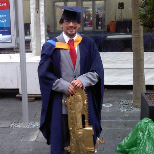 Just a aspiring graduate who loves 3D modeling and video games, trying to break into the games industry.