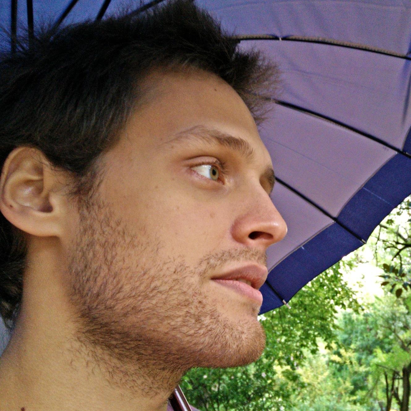 Bernie_Gomes's profile picture. I have a Twitter account so I can check out other people's Twitter accounts 🐦