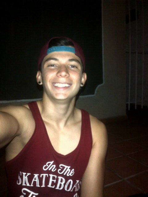 Confiar en quien amas no se si es virtud o defecto mas aun sabiendo, que nada es eterno ni perfecto.