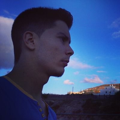 CharliePS96's profile picture. Estudiante universitario de la ULPGC. La vida es un lujo que hay qe pasar amando a tu pareja, disfrutando con tus colegas y aprendiendo de tu familia.Siempre fe