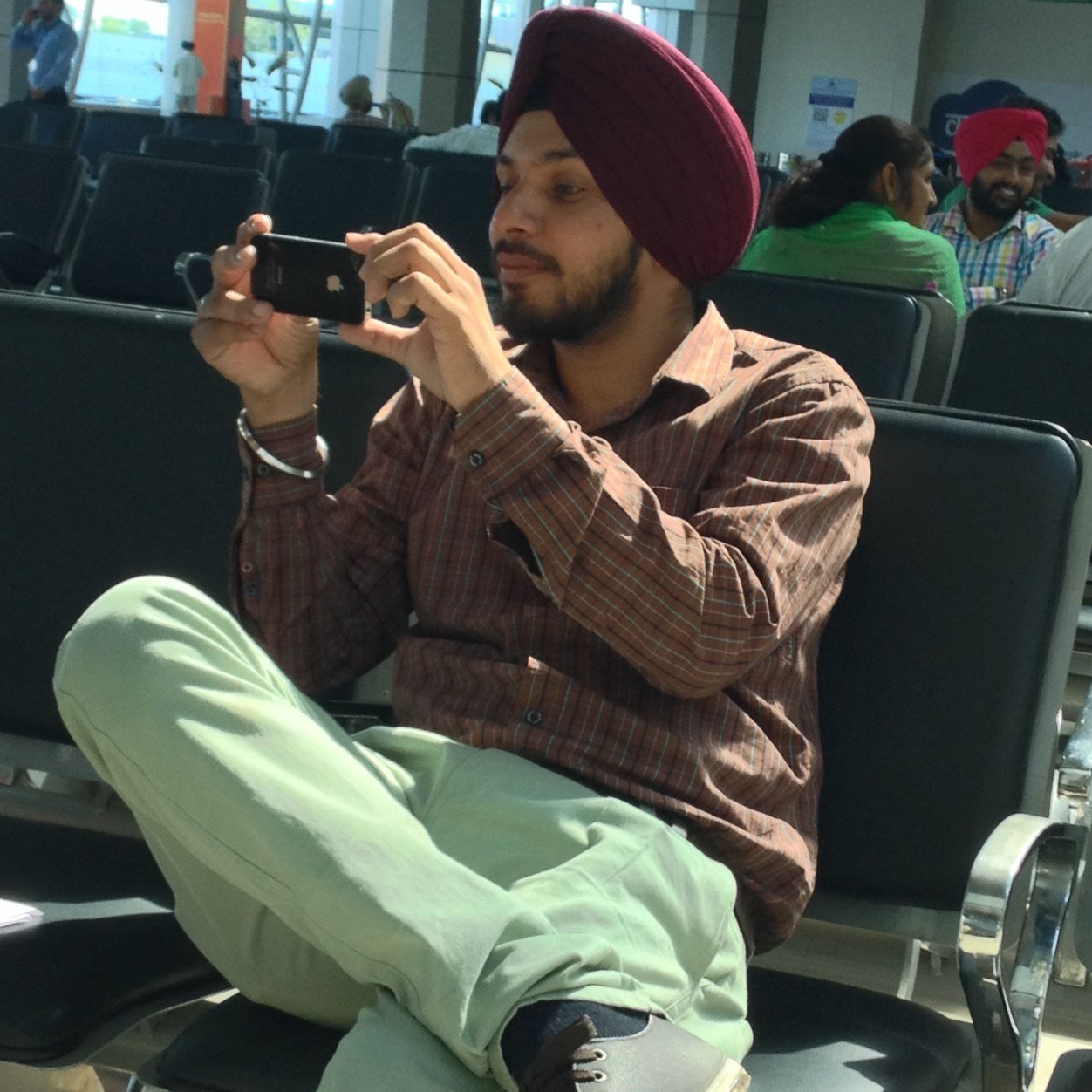 ਜੋ ਅੱਜ ਦੀ ਤਾਰੀਖ ਵਿਚ ਹਾਂ, ਓਹ ਕੱਲ ਵੀ ਨਜ਼ਰ ਆਵਾਂਗਾ. ਕਾਹਲੋ ਕੋਈ ਮੋਸਮ ਨਹੀਂ, ਜੋ ਵਕਤ ਆਉਣ ਤੇ ਬਦਲ ਜਾਵਾਂਗਾ..