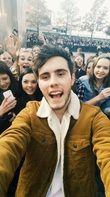Met Alfie 19th October 2014 
Ariana 19/10/14
 Zoe liked instagran 19/10/14                         TOO MUCH LOVE