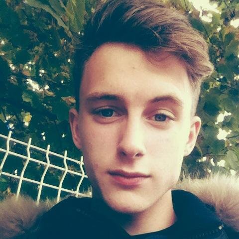DrowneOfficiel's profile picture. 17 ans #Dj et #Compositeur #Débutant !                          #Trapstep #Dubstep #Chillstep #Electro