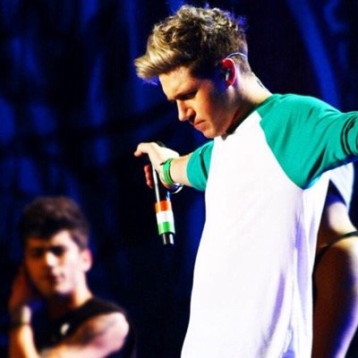 i gave you a free follow so go follow @bia_mesquita01 ☺️