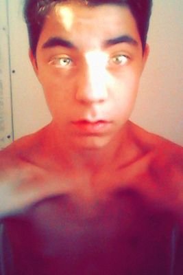 j'ai voulu m'asseoir on m'a retirer la chaise et je suis tomber celib a terre.