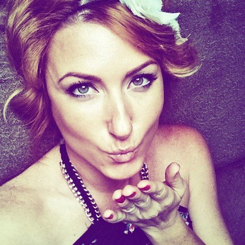 actress & makeup artist...... slightly sweet and super spicy ;)