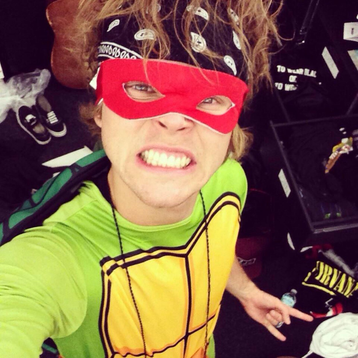 5sos are the bees knees they are the reason i have a smile on my face almost constantly ily xx
