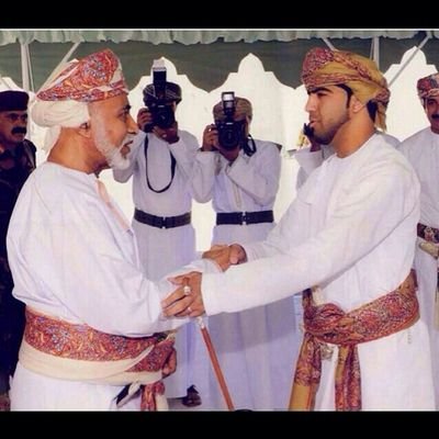 ‏‏‏‏‏‏خريج جامعي(بكالوريوس في القانون)

جامعة الشارقه