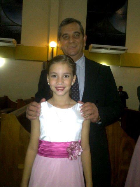 Soy medico. Cirujano plastico soy panameño vivo en ecuador casado y tengo una hija