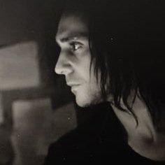 ƙıƞg of ʀᴀᴠᴇɴs now lost to the Mι∂ɢαя∂ιαи abode. I ᴇsᴄᴀᴘᴇᴅ. At times I shift my form to that of a ғᴇʟɪɴᴇ. [-Bi-MV-]
