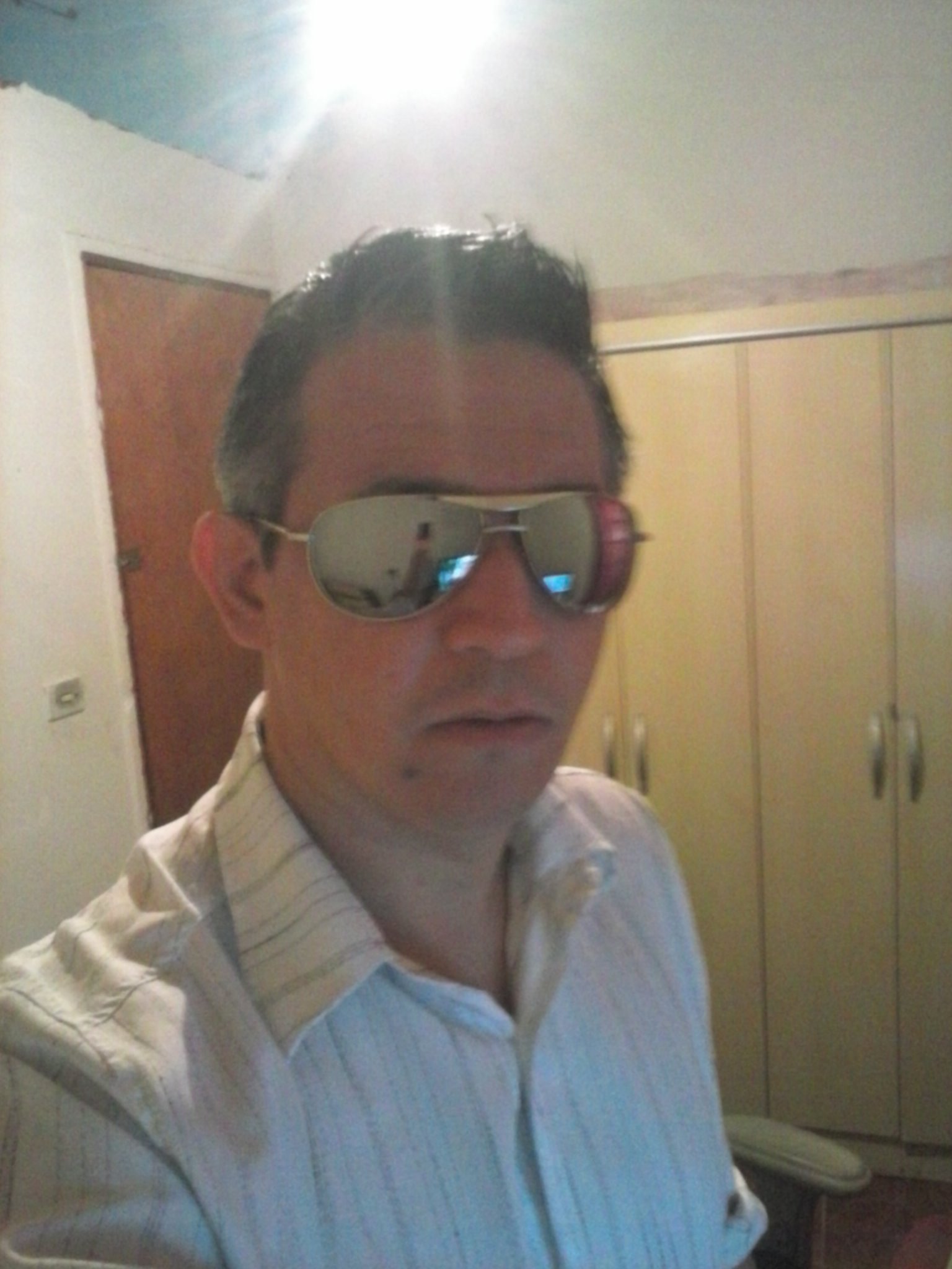 Sou oque sou não oque os outros querem que eu seja...... A minha imagem é você quem faz, porem a minha vida sou eu quem vivo...