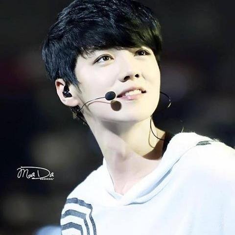 Muda, Mulia, Dirindu Allah SWT :) amiiin!!
♥EXO♥Xi Luhan♥Oh Sehun♥Kim Min Seok (Xiumin)♥EXOFans♥EXO Saranghaja :) 루한 아내♥