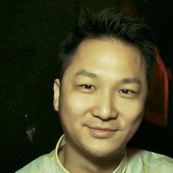 chouchewei's profile picture. consultant / vampiric jetsetter