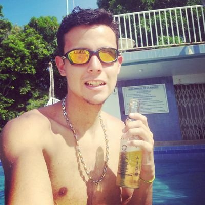 tecnico manteniemiento de la CA Metro de Caracas y orgulloso de ser fiel hincha de los rojos del avila y la gloriosa vinotinto