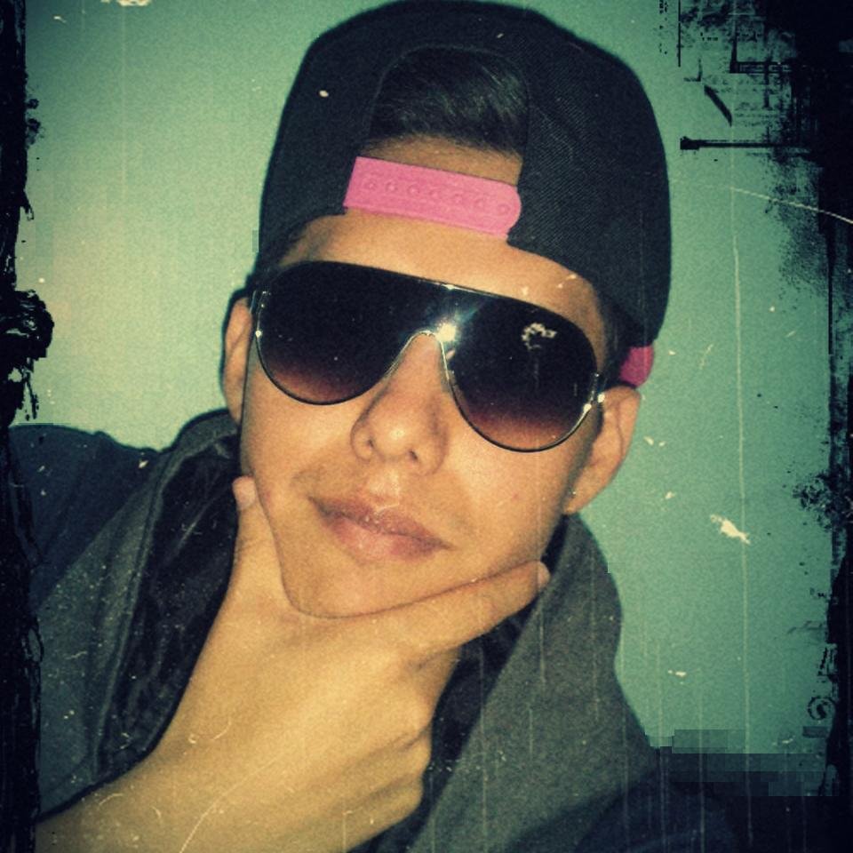 Como soy ... ¿? buena pregunta me considero un súper amigo me gusta la adrenalina y como a todo adolecente me gusta salir y sobre todo pasar un buen momento =D