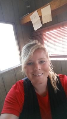 I'm 32 love to travel, spend time with friends, go to concerts, and racing is my life.