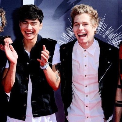 Rt my tweets to help vote! Please rt the link below!! Follow my personal if you wanna (: @blxshingcalum