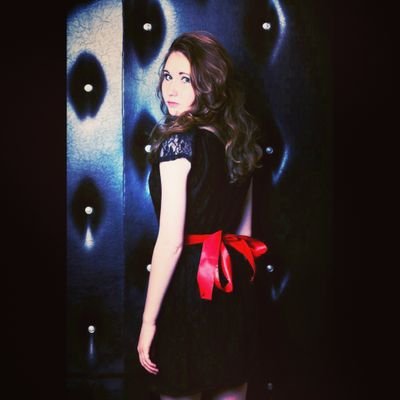 I am 18 years old, live in Russia. My idols Emily Osment.

спрашивайте http://t.co/cfikP49dnT