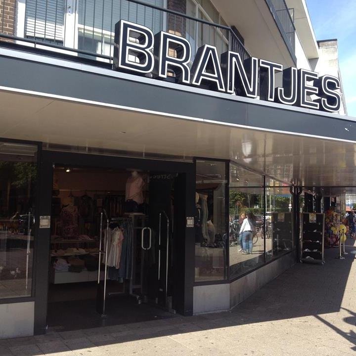 U vindt bij Brantjes Fashion in Heemskerk, Heiloo en Alkmaar een dynamische damescollectie, waarin de nieuwste modetrends zijn opgenomen.