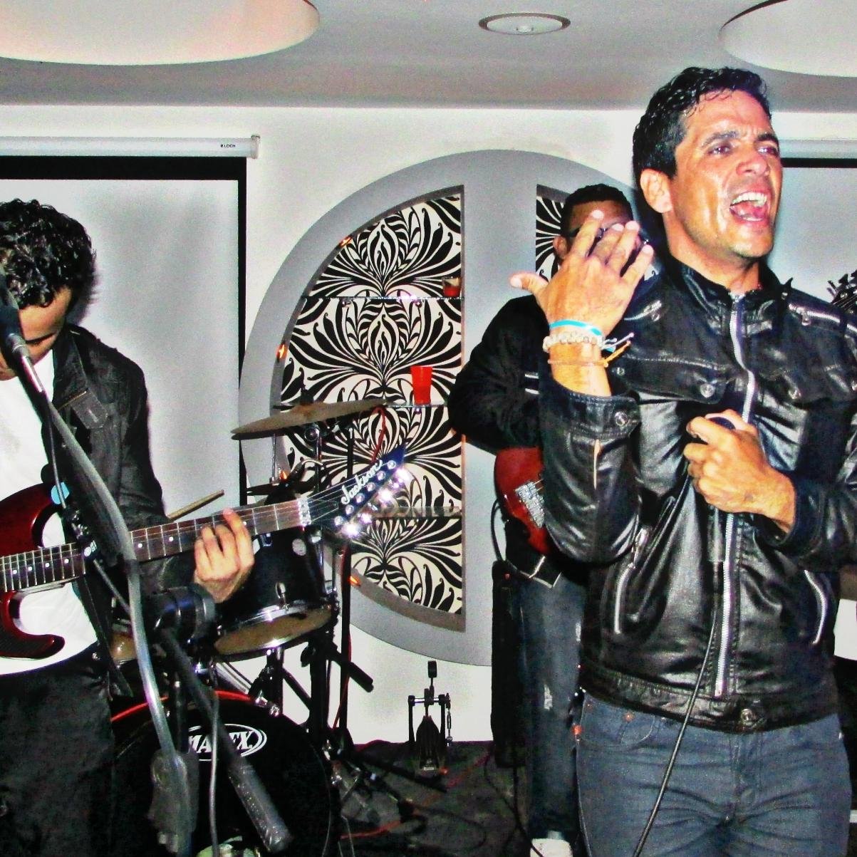 Somos una Banda de rock Alternativo, donde plasmamos y expresamos nuestros ideales en la música.  Gustos y Colores  nuestro primer sencillo 2012 #04246290234