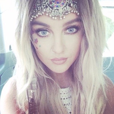 tweet/dm me anything nice about perrie/things you love about her and I'll post them so hopefully if she sees this she smiles :)