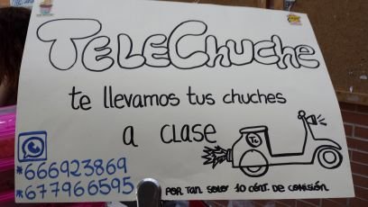 Kiosko de PERIODISMO de la Facultad de Comunicación, Sevilla. ESTAMOS EN LA PUERTA DE DELEGACIÓN.  TE LLEVAMOS LAS CHUCHES A CLASE!!