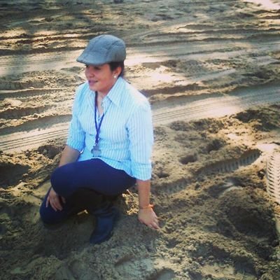 Desde de chica me enseñaron q era el rocio ,su camino ,su devocion,el solo verla se me saltan las lagrimas  ROCIERA X DERECHO..