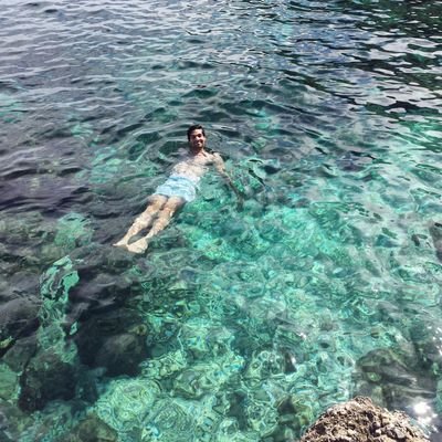 medic. climber. technology enthusiast. sport addicted. dead inside without @dinazucchi