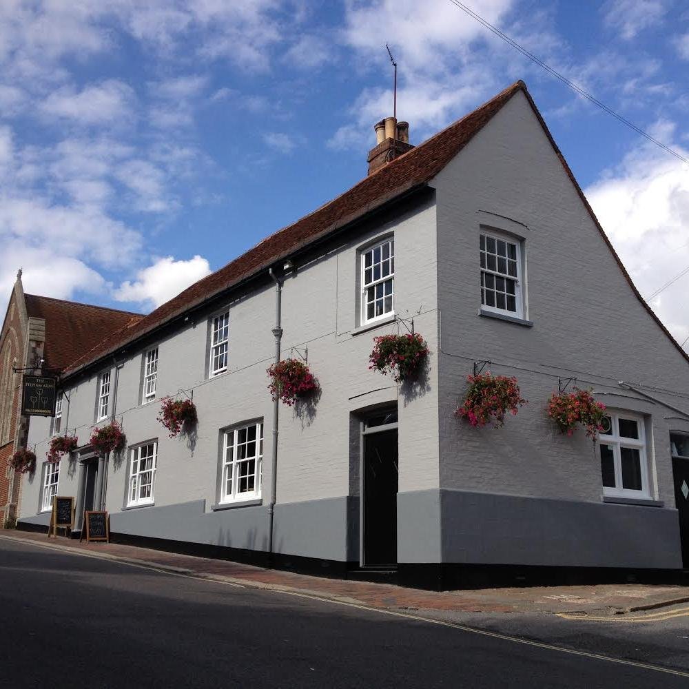 Curing, smoking, grilling, slow roasting, burger smashing, real ale drinking, G&T sipping, Prosecco popping, brew pub in Lewes, England & home to Abyss Brewing.