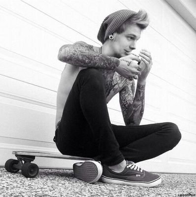 FREE FOLLOW :-) PLEASE FOLLOW @Aisha5sosAtlSws xx