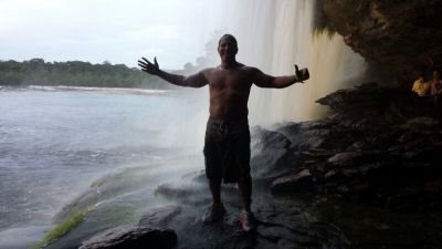 albellares's profile picture. 