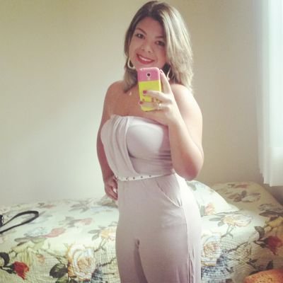 Linda, inteligente, apaixonada, prudente, persistente, decidida, AtrevidA, TeimOsa, Vaidosa, feminina, sensual e FLAMENGUISTA.