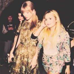 Cuenta española para apoyar a Demi y a Taylor. Stay strong and be fearless. Owners. @smileforid0ls y @larita_1DLM