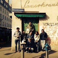 Deine erste Liebe, Deine erste Trauer, Staubsaugervertreter & Familienfeste.
Le Magnetophone klingen wie das wütende Herz Deines Alltags.