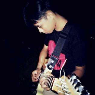 BAKED HEAD || Band bergenre haevy psycho 
 yg di vocal n gitaris rytem @Brian_Andhika Drummer @Gifaryuant bassis @MammadFirdaus dan gitar melody @mushafha