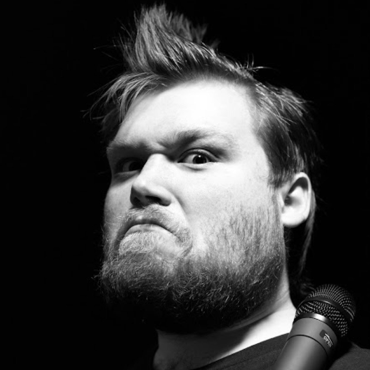 Stand-up Comedian, videogame collector and epic dwarf. follow me on twitch!