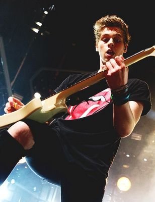 ehemmlngs's profile picture. Luke is bæ.