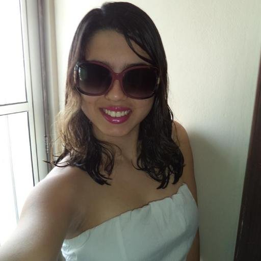 A vida é efêmera, mas o amor é infinito .
Gih
