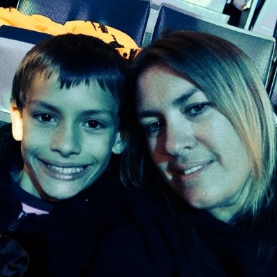 Single mom of 4 & love it! Be who u r cuz in the end its u that matters!!