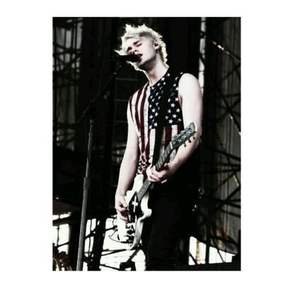 [Hey @Luke5SOS your smiles are interesting, but dangerous enough to make my heart race♡] @Michael5SOS i adore you a lot♡- im M U K E AF